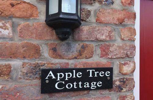 Dunnington Cottage | Apple Tree Cottage