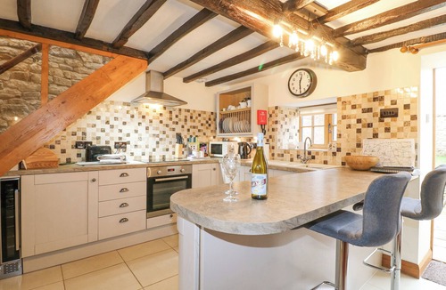 Old Somerby Cottage | APPLE TREE COTTAGE, pet friendly, with open fire in Grantham