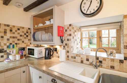 Old Somerby Cottage | APPLE TREE COTTAGE, pet friendly, with open fire in Grantham