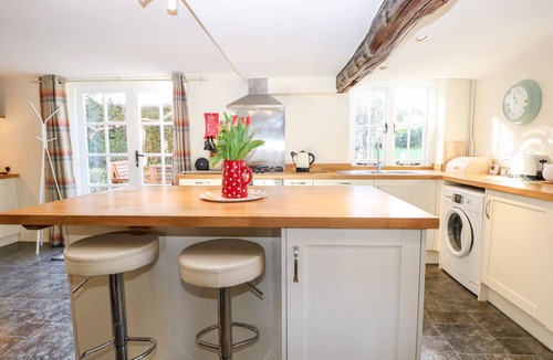 Warnham Cottage | APPLE TREE COTTAGE, pet friendly, with open fire in Warnham