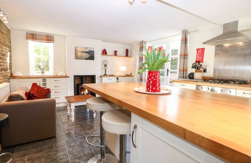 Warnham Cottage | APPLE TREE COTTAGE, pet friendly, with open fire in Warnham