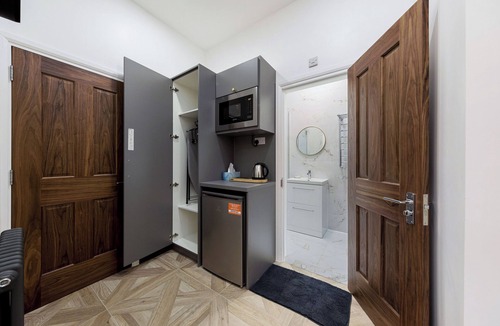 Valentines Apartment | Apple Tree House London 1