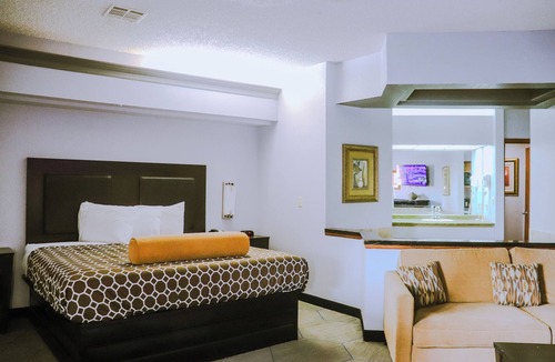 Independence Hotel | Apple Tree Inn and Suites