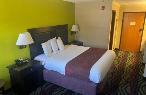 Independence Hotel | Apple Tree Inn