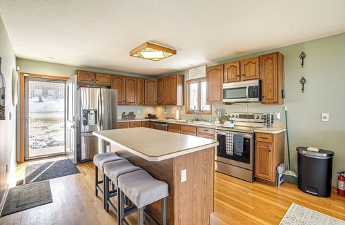 Apple Valley House | Apple Valley Home, Shared Golf Course On-Site