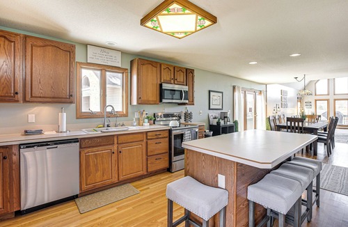 Apple Valley House | Apple Valley Home, Shared Golf Course On-Site