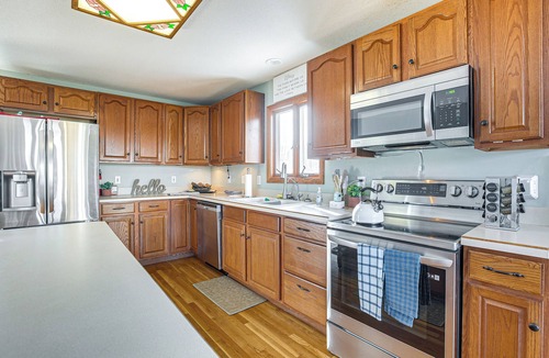 Apple Valley House | Apple Valley Home, Shared Golf Course On-Site