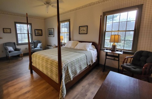 Slippery Rock House | Applebutter Inn