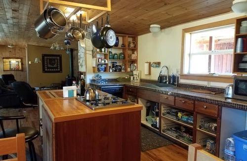 Jacksonville Cabin | Applegate mineral bath seekers