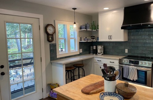 Jacksonville House | Applegate Riverside Retreat