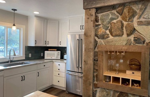 Jacksonville House | Applegate Riverside Retreat