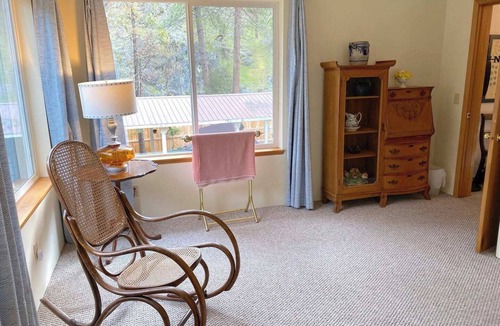 Jacksonville House | Applegate Riverside Retreat