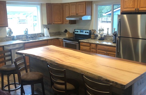 Murphy House | Applegate Valley Home on Vineyard