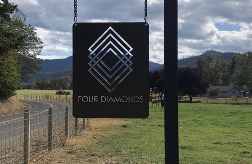 Murphy House | Applegate Valley Home on Vineyard