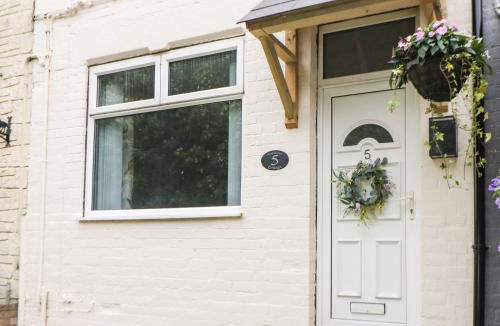 Ault Hucknall House | Appletree Cottage