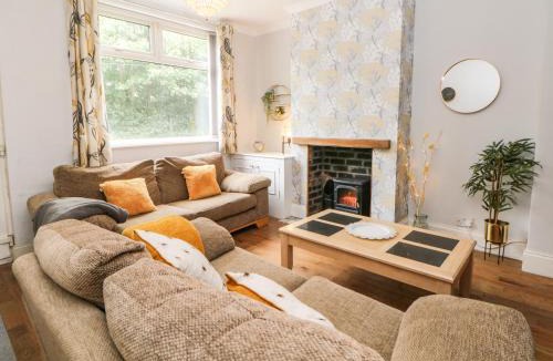 Ault Hucknall House | Appletree Cottage