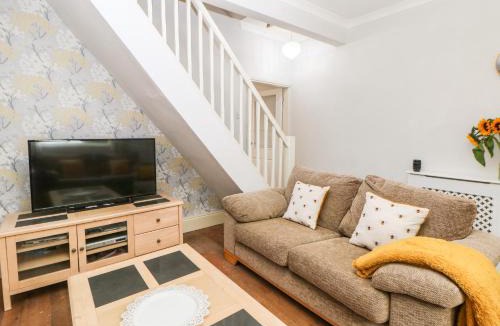 Ault Hucknall House | Appletree Cottage