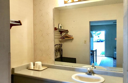Richfield Hotel | Appletree Inn