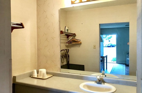 Richfield Hotel | Appletree Inn
