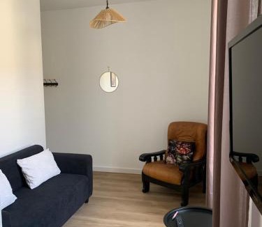 Loures-Barousse Apartment | Appt 1er étage avec jardin partagé