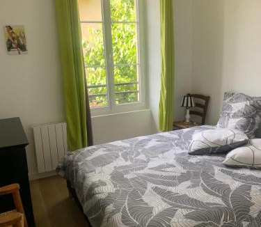Loures-Barousse Apartment | Appt 3 ch au 1er avec jardin partagé