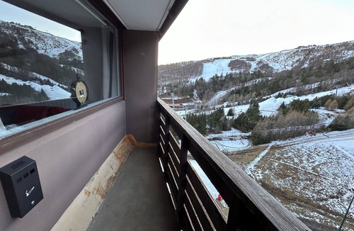 Besse-et-Saint-Anastaise Apartment | Appt 36m2 Rénové Pour 5 Pers SUR les Pistes de Skis, Résidence Tour de La Biche