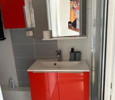 Sainte-Anne - Faubourg Noyon Apartment | Appt 5 a deux pas de la gare