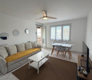 Les Arceaux Apartment | Appt aux Arceaux, Montpellier Centre, balcon, wifi, parking, Netflix
