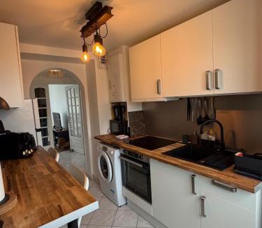 Les Arceaux Apartment | Appt aux Arceaux, Montpellier Centre, balcon, wifi, parking, Netflix