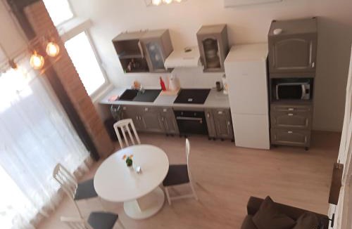Graulhet Apartment | Appt climatisé, 4 à 6 couchages Tarn, Albi, Gaillac, Cordes, Wifi gratuit, boîte à clés, proche commodités et gare routière-Linge de lit et toilette offerts à partir de 4 nuits