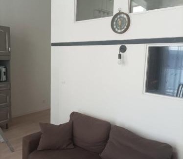Graulhet Apartment | Appt climatisé, 4 à 6 couchages Tarn, Albi, Gaillac, Cordes, Wifi gratuit, boîte à clés, proche commodités et gare routière-Linge de lit et toilette offerts à partir de 4 nuits
