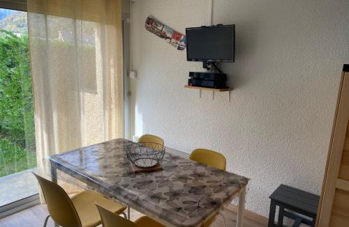 Saint-Lary-Soulan Apartment | Appt hyper centre chaleureux Saint-Lary-Soulan village - jardin