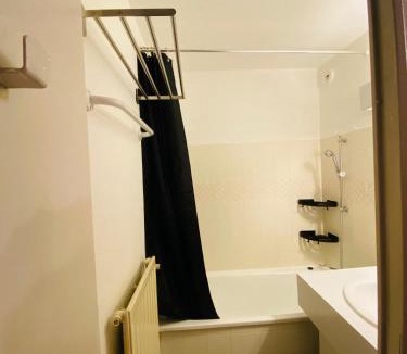 La Mongie Apartment | Appt pied des pistes, terrasse et parking couvert