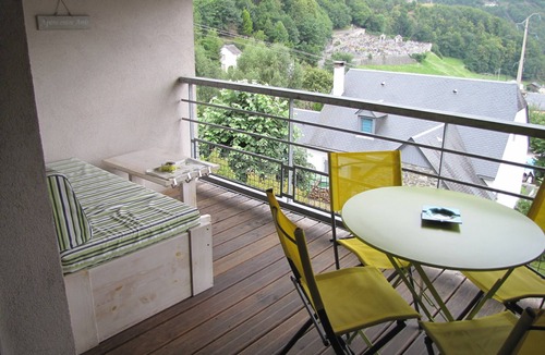 Luz-Saint-Sauveur Apartment | Appt T1 cabin de Létious, mountain view, swimming pool, wifi.