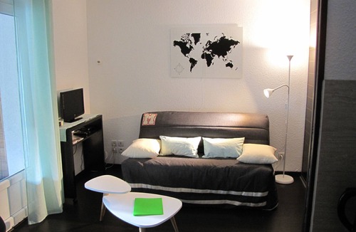 Luz-Saint-Sauveur Apartment | Appt T1 cabin de Létious, mountain view, swimming pool, wifi.