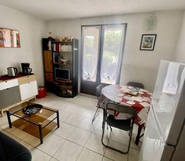 Saint-Pierre-la-Mer Apartment | Appt T2 cabine RDC avec belle terrasse