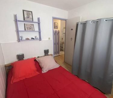 Saint-Pierre-la-Mer Apartment | Appt T2 cabine RDC avec belle terrasse