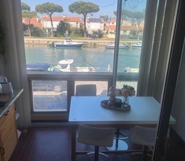 Palavas-les-Flots Apartment | Appt t2 cabine parking privée superbe vue canal