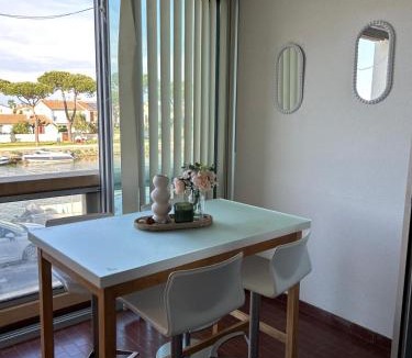 Palavas-les-Flots Apartment | Appt t2 cabine parking privée superbe vue canal