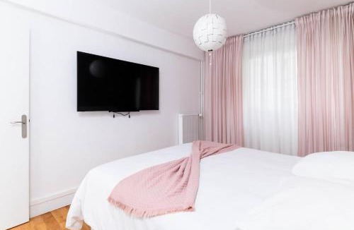 Puteaux Apartment | Appt with Eiffel Tower view at Paris La Defense