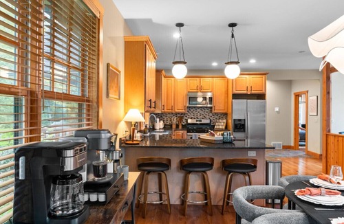 Windham Ski Chalet | Après Chalet|Ski|Luxury|Sauna|HotTub|Firepit|Disco