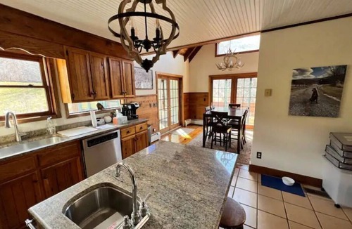 Edray House | Après Ski Cabin, Mtn Getaway.