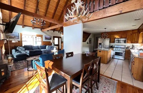 Edray House | Après Ski Cabin, Mtn Getaway.