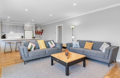 Mansfield House | Apres - Dog Friendly