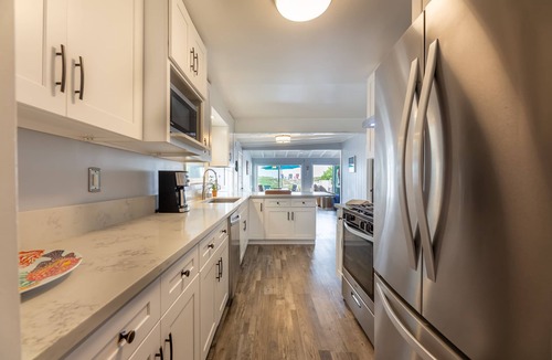 Sunset Beach House | April 10% Off - Beachfront House - New Remodel - Views, Spa + Deck