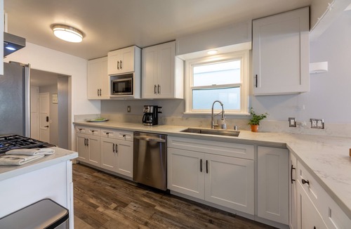 Sunset Beach House | April 10% Off - Beachfront House - New Remodel - Views, Spa + Deck