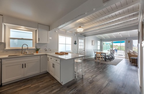Sunset Beach House | April 10% Off - Beachfront House - New Remodel - Views, Spa + Deck