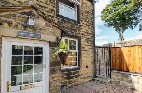 Sutton-in-Craven House | April Cottage