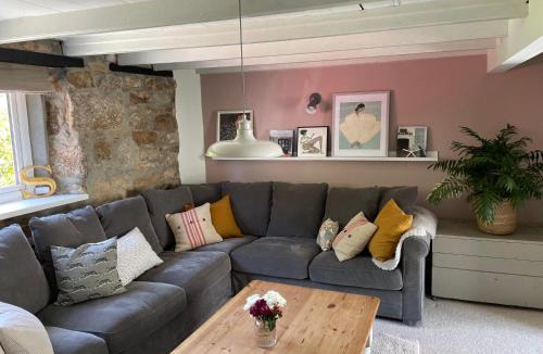 Saint Erth Praze House | April Cottage