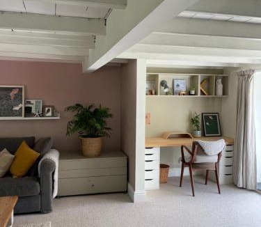 Saint Erth Praze House | April Cottage